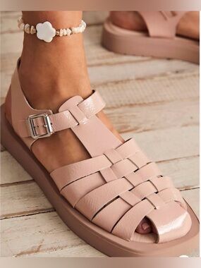 Free People Fisherman Beige Patent Leather Sandals Shoes Women’s Size 37, Italy